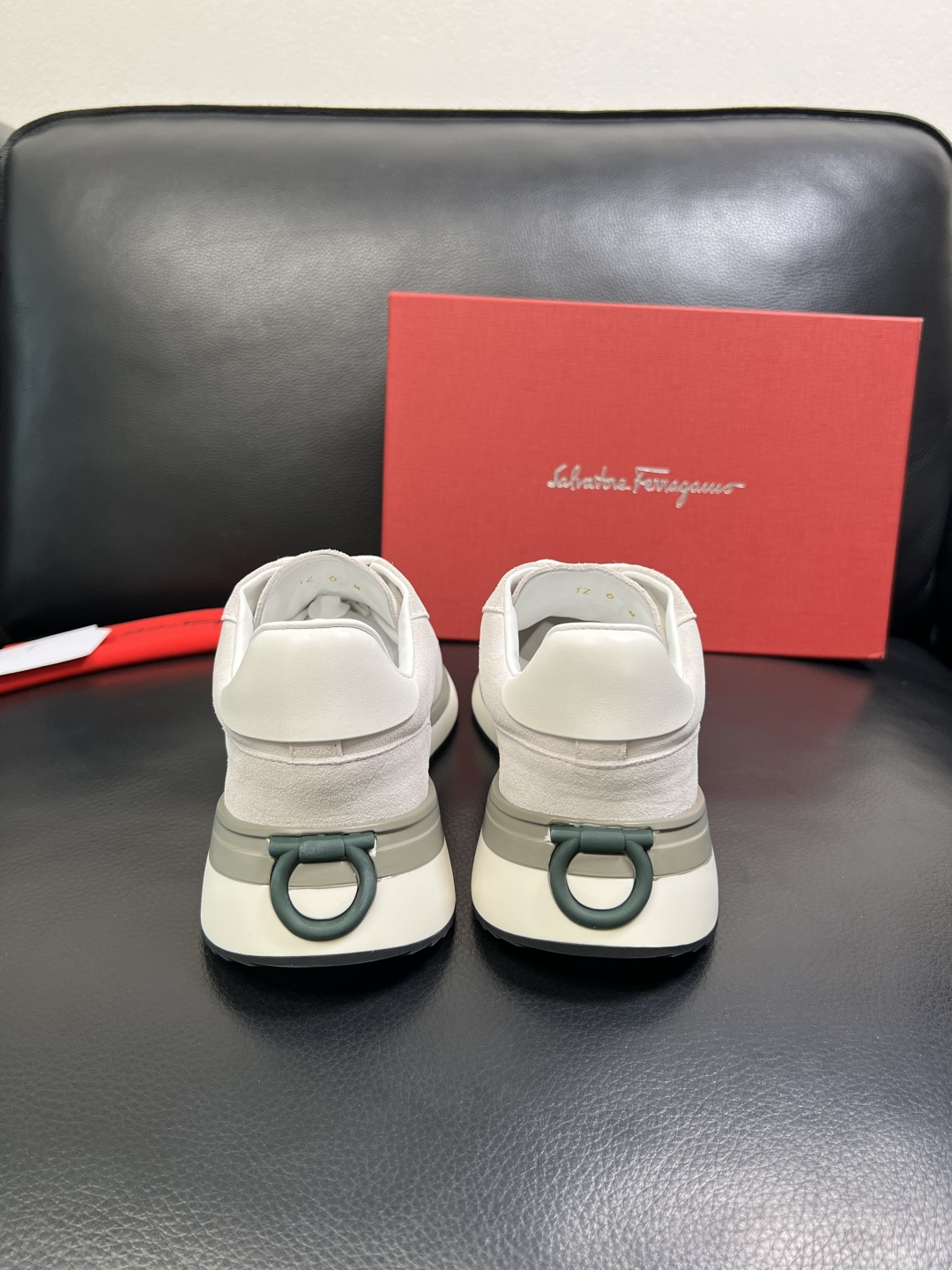 Ferragamo 高品质 顶级工艺品 菲拉格慕 专柜同步发售原厂配置，意大利进口原版牛皮，进口水染牛里