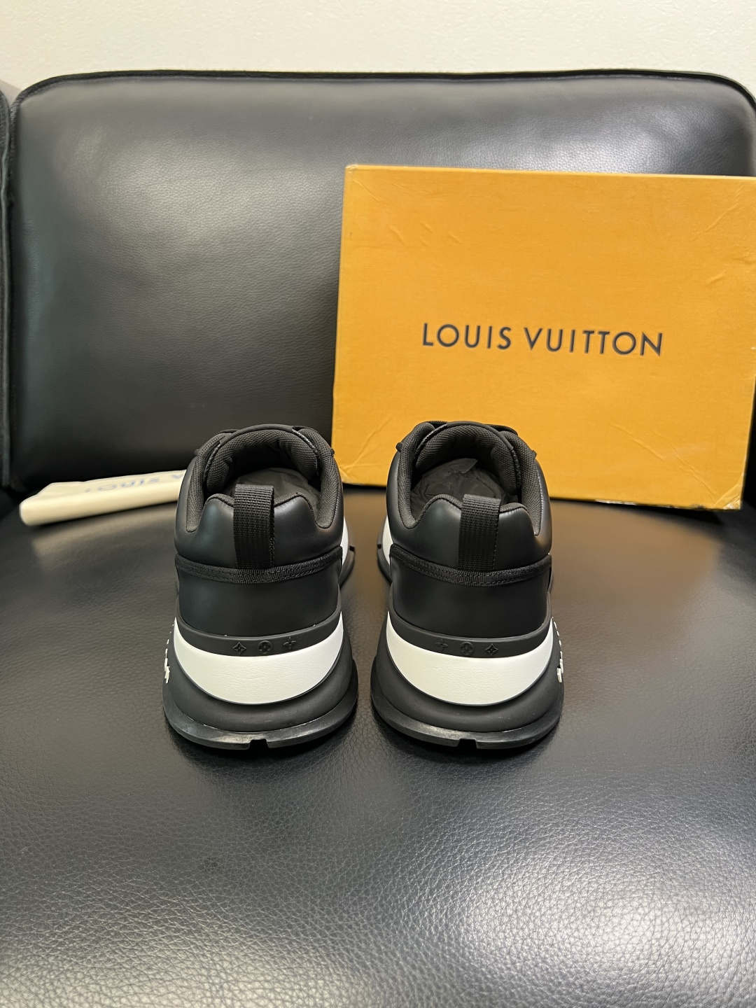 Lv 高品质 顶级工艺品 路易威登，运动板鞋专柜同步，鞋面意大利进口，高品质拼接缤纷色彩复杂工艺品，进口