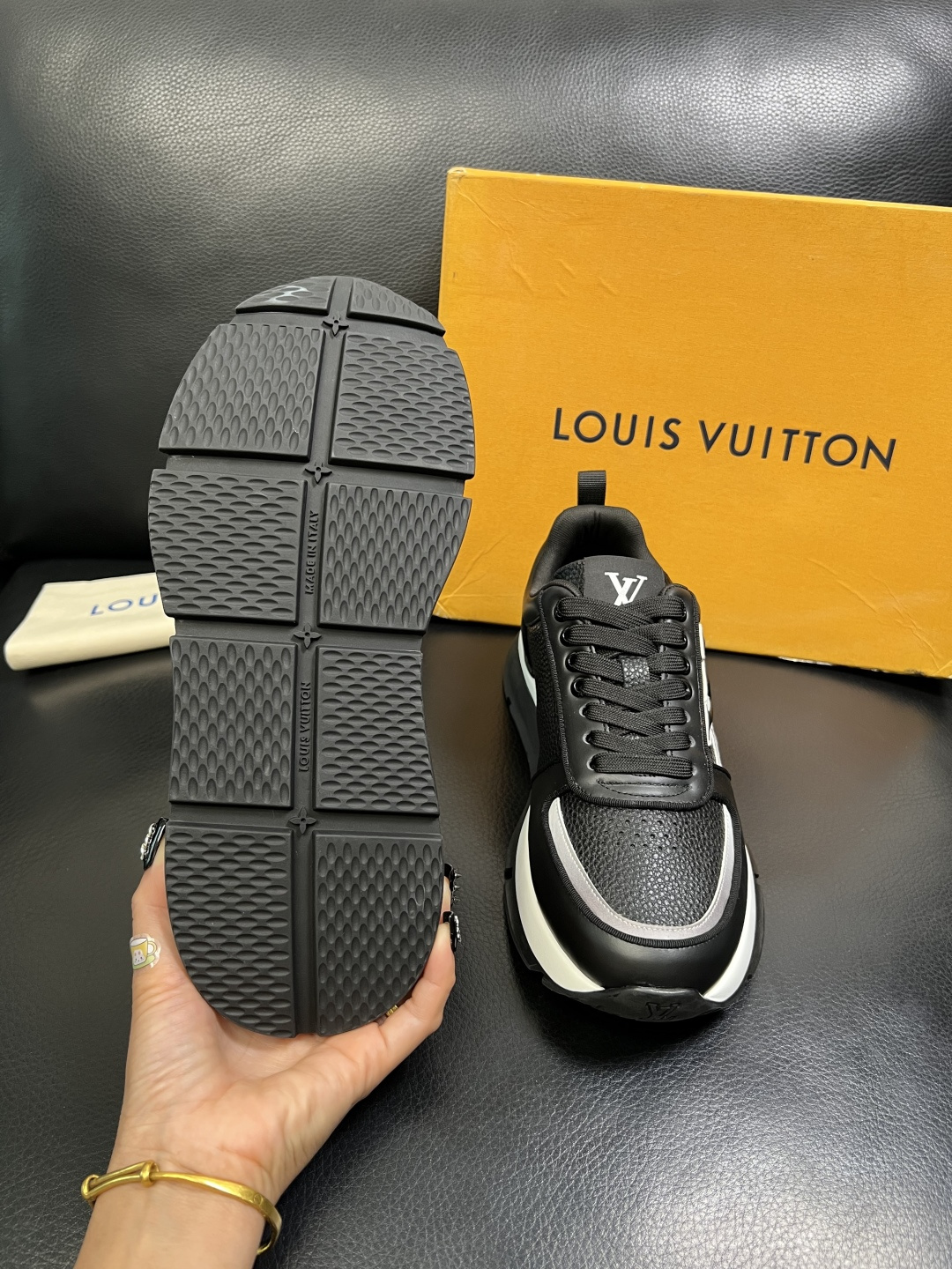 Lv 高品质 顶级工艺品 路易威登，运动板鞋专柜同步，鞋面意大利进口，高品质拼接缤纷色彩复杂工艺品，进口