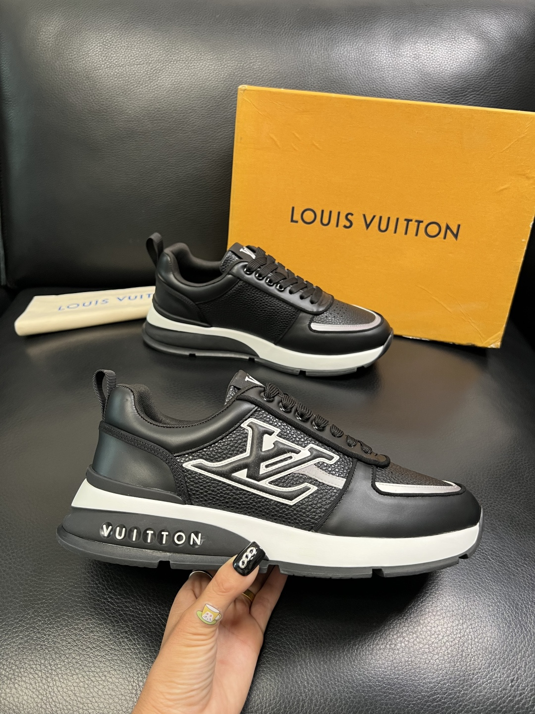 Lv 高品质 顶级工艺品 路易威登，运动板鞋专柜同步，鞋面意大利进口，高品质拼接缤纷色彩复杂工艺品，进口