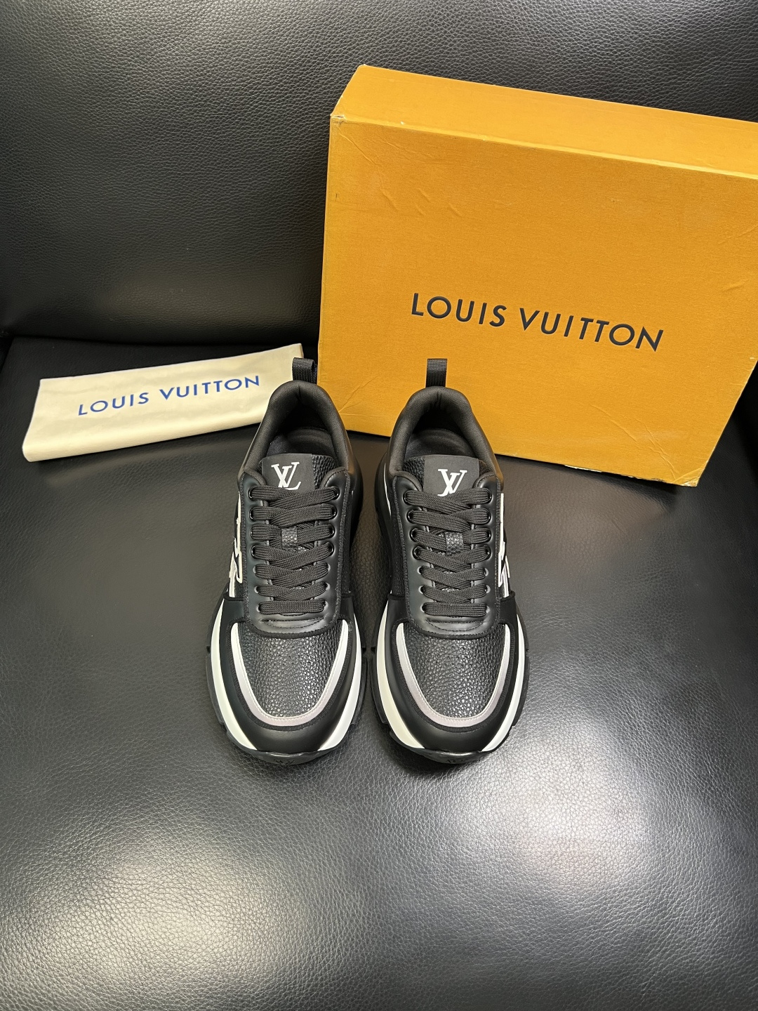 Lv 高品质 顶级工艺品 路易威登，运动板鞋专柜同步，鞋面意大利进口，高品质拼接缤纷色彩复杂工艺品，进口