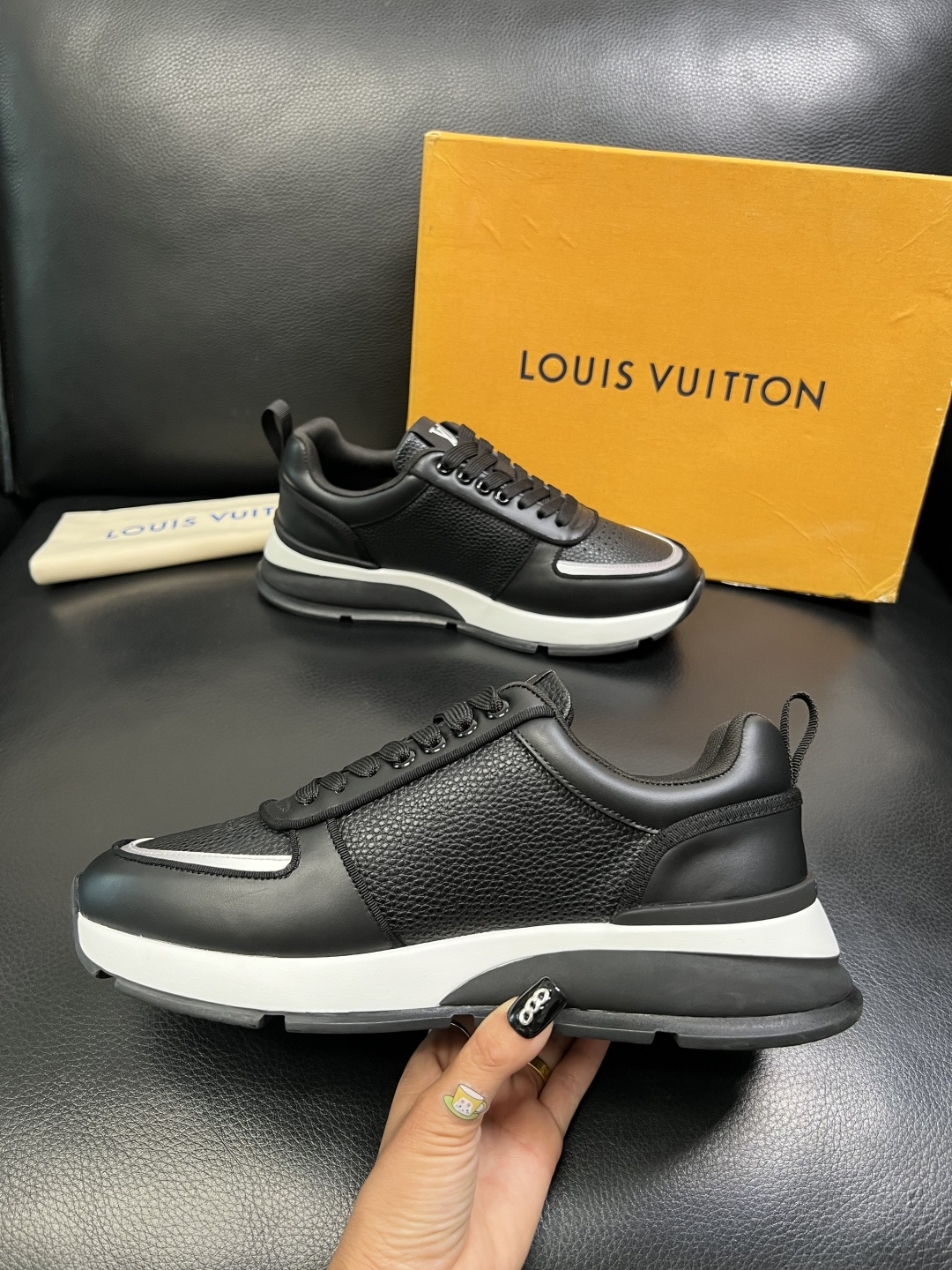 Lv 高品质 顶级工艺品 路易威登，运动板鞋专柜同步，鞋面意大利进口，高品质拼接缤纷色彩复杂工艺品，进口