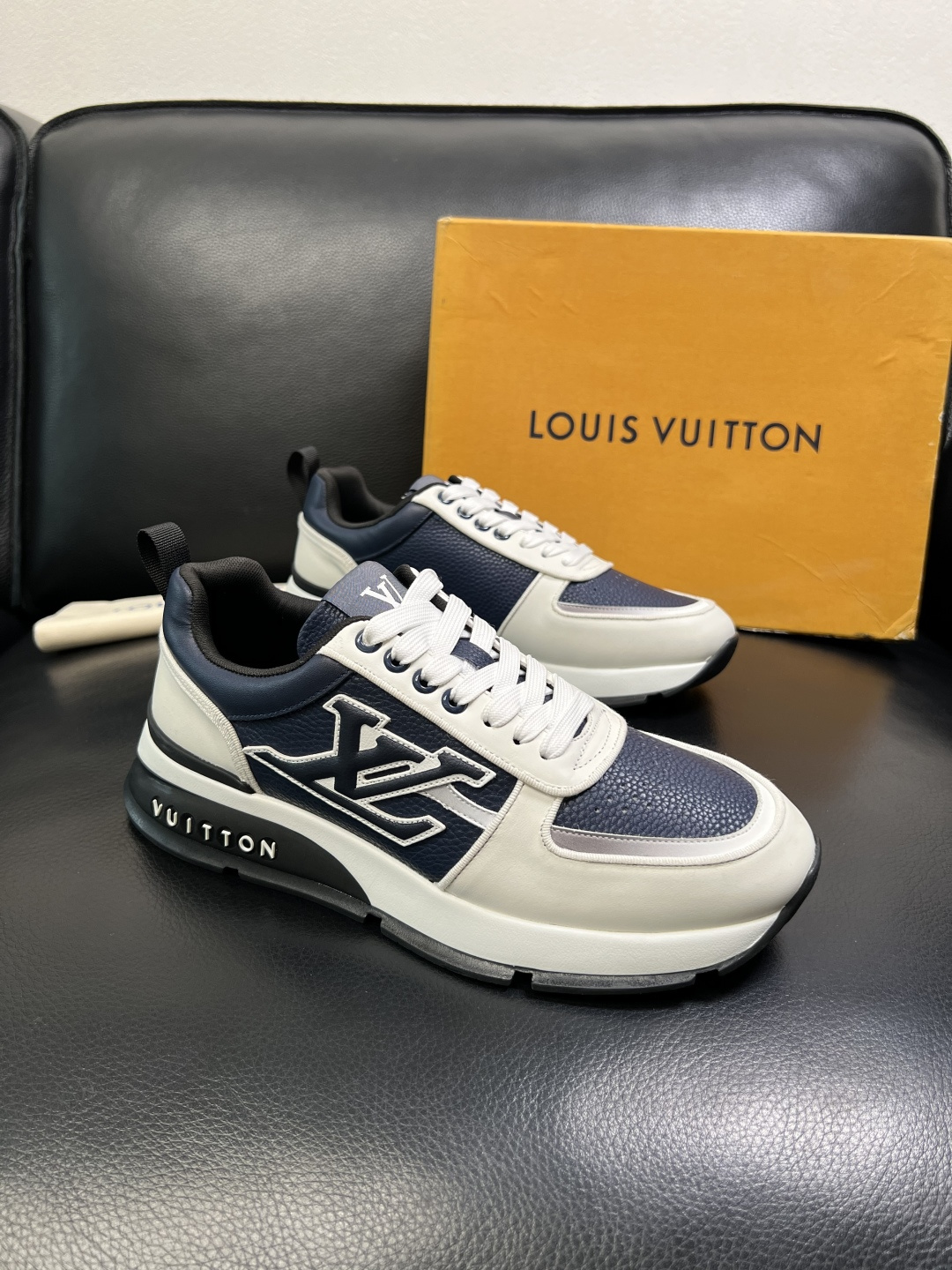 Lv 高品质 顶级工艺品 路易威登，运动板鞋专柜同步，鞋面意大利进口，高品质拼接缤纷色彩复杂工艺品，进口