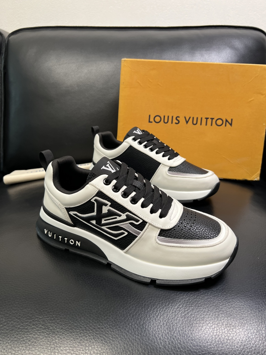 Lv 高品质 顶级工艺品 路易威登，运动板鞋专柜同步，鞋面意大利进口，高品质拼接缤纷色彩复杂工艺品，进口