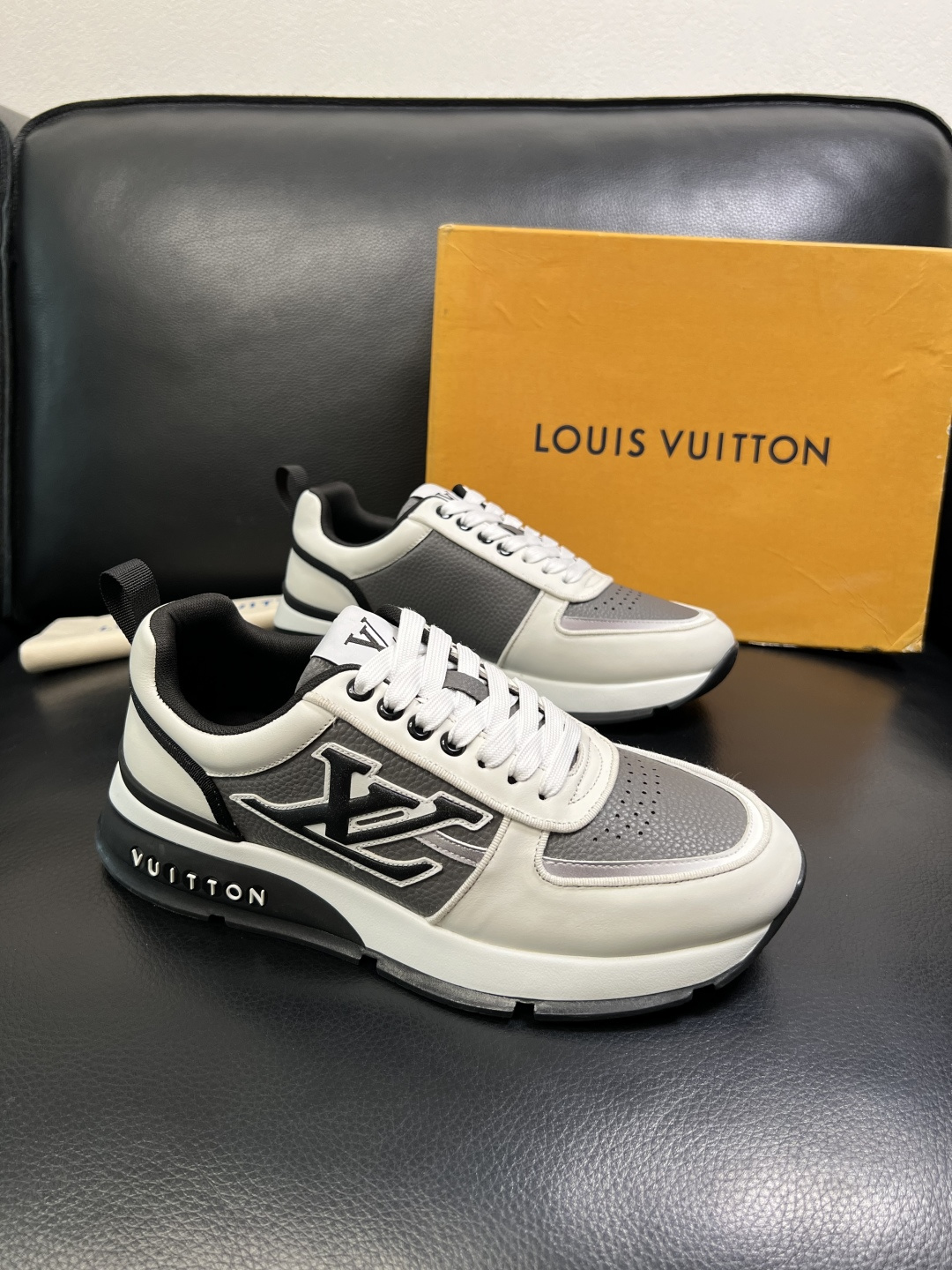 NO:604935,PLv high quality top crafts Louis Vuitton, sports sneakers counter synchronization, uppers imported from Italy, high-quality splicing colorful and complex crafts, imported lambswool lining soft and comfortable, original soles specially provided by the original factory, TPU exclusive movable molded soles super comfortable, original factory and single goods, high quality, welcome to compare, code number 39-44 (customized 38 45), louis vuitton, louis vuitton19860909PLv 高品质 顶级工艺品 路易威登,运动板鞋专柜同步,鞋面意大利进口,高品质拼接缤纷色彩复杂工艺品,进口羔羊毛里垫柔软舒适,鞋底原厂特供原版底,TPU独家活动成型底超级舒适,原厂跟单货,高品质,欢迎对比,码数 39-44（订做38 45）,,louis vuitton,louis vuitton,Men's shoes