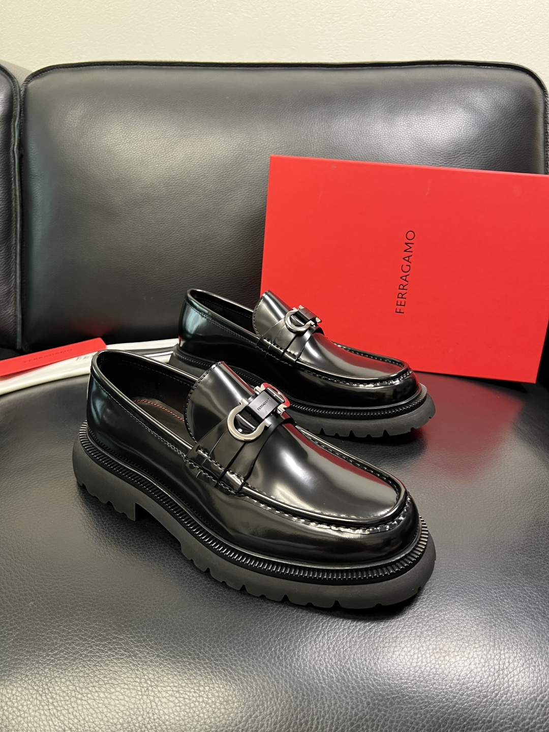 Ferragamo 高品质 顶级工艺品 菲拉格慕 专柜同步发售原厂配置，意大利进口原版牛皮，进口水染牛里