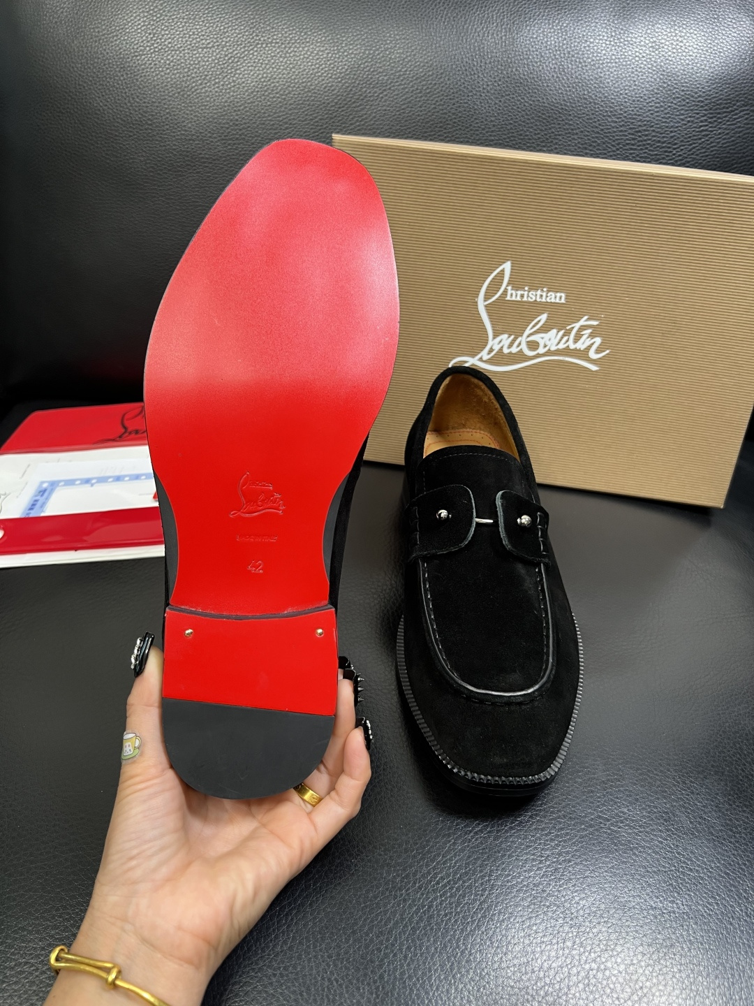 christian louboutin 高品质 顶级工艺品 CL红底 专柜同步原厂配置，意大利进口牛皮面