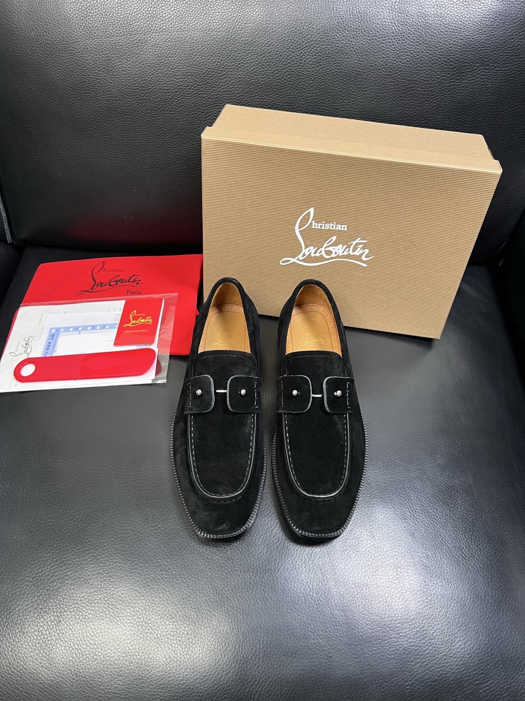 christian louboutin 高品质 顶级工艺品 CL红底 专柜同步原厂配置，意大利进口牛皮面