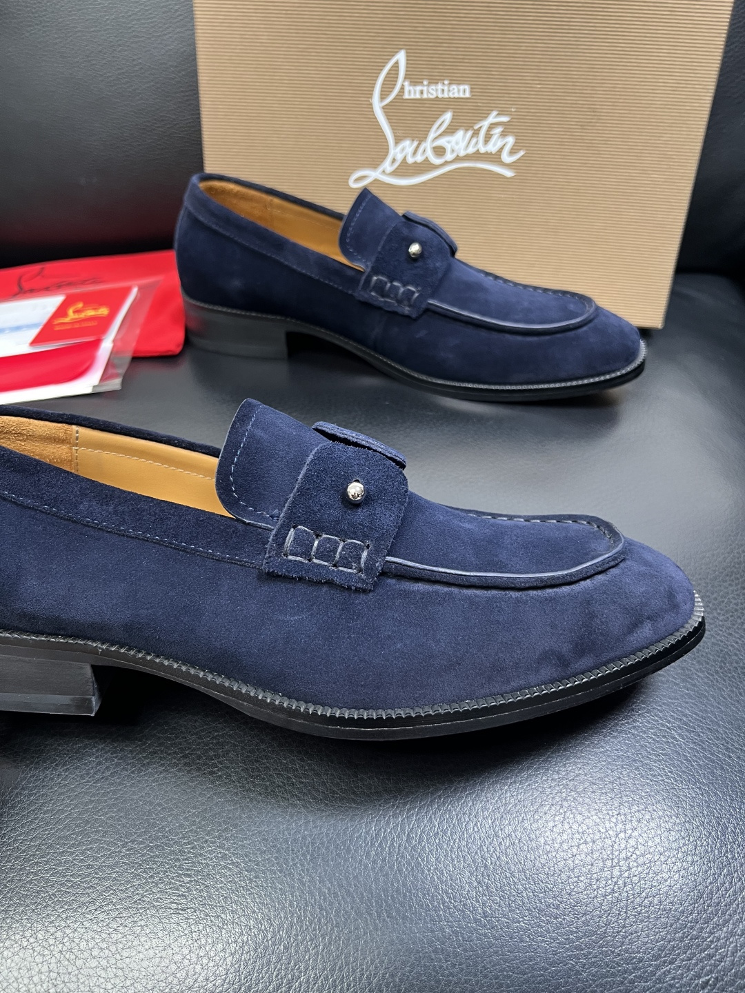 christian louboutin 高品质 顶级工艺品 CL红底 专柜同步原厂配置，意大利进口牛皮面