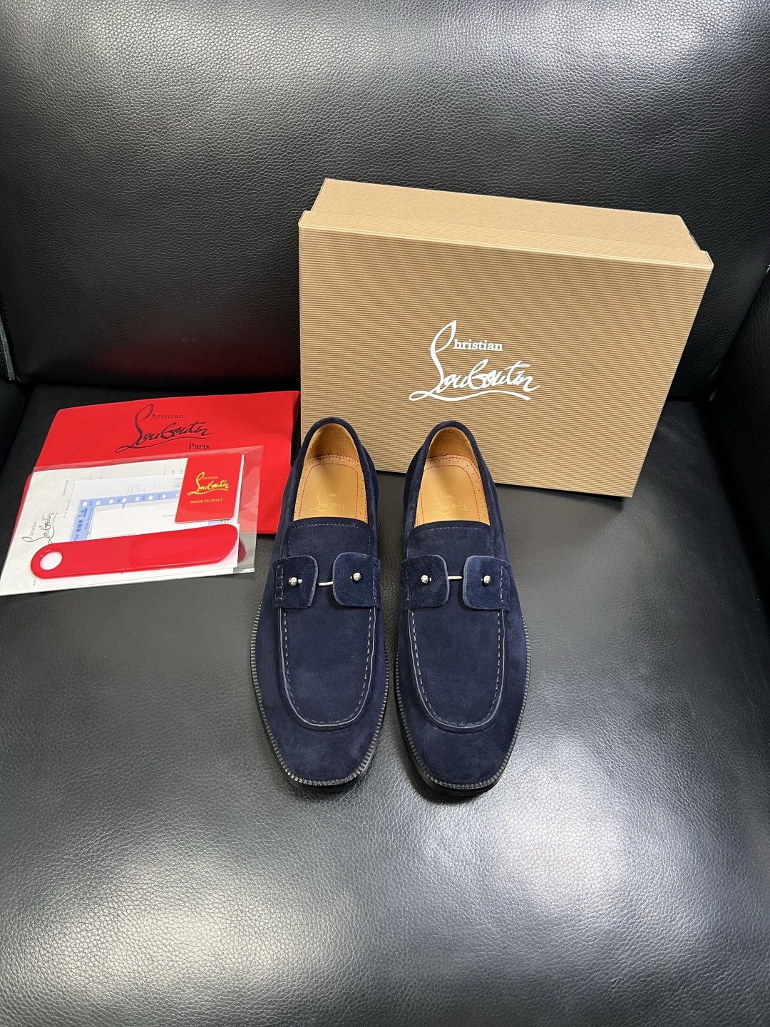 christian louboutin 高品质 顶级工艺品 CL红底 专柜同步原厂配置，意大利进口牛皮面