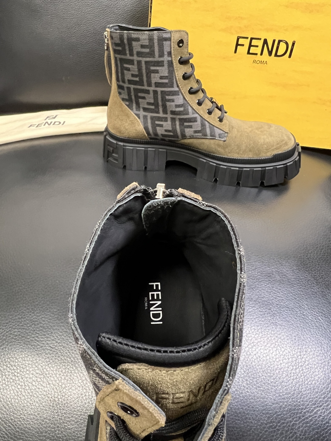 FENDI 高品质 顶级工艺品，芬迪 靴子高帮专柜同步，原厂配置意大利进口牛皮飞织面料，进口牛皮内里垫，