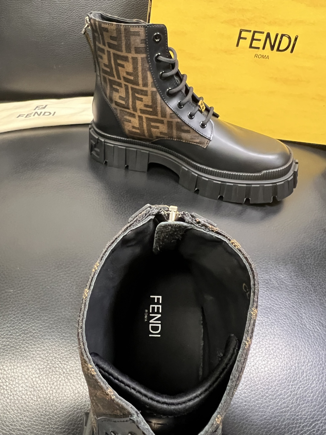 FENDI 高品质 顶级工艺品，芬迪 靴子高帮专柜同步，原厂配置意大利进口牛皮飞织面料，进口牛皮内里垫，