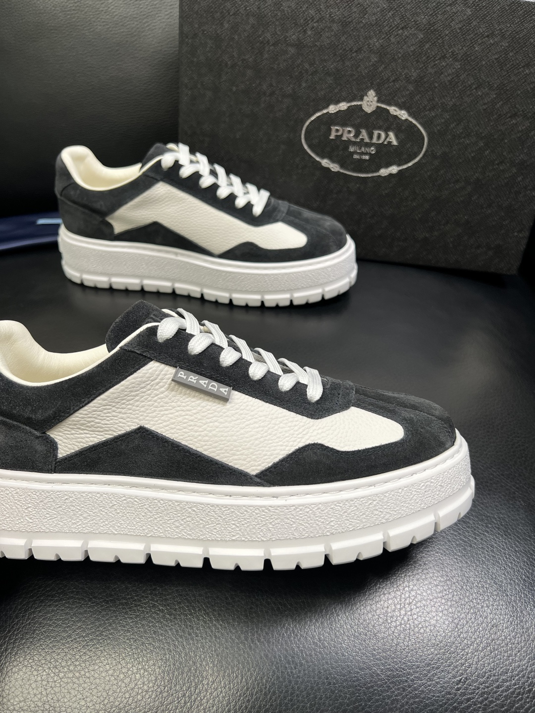 Prada 顶级工艺品，普拉达 专柜同步，原厂配置意大利进口牛皮拼布面料，进口牛皮内里垫，透气舒适，鞋底