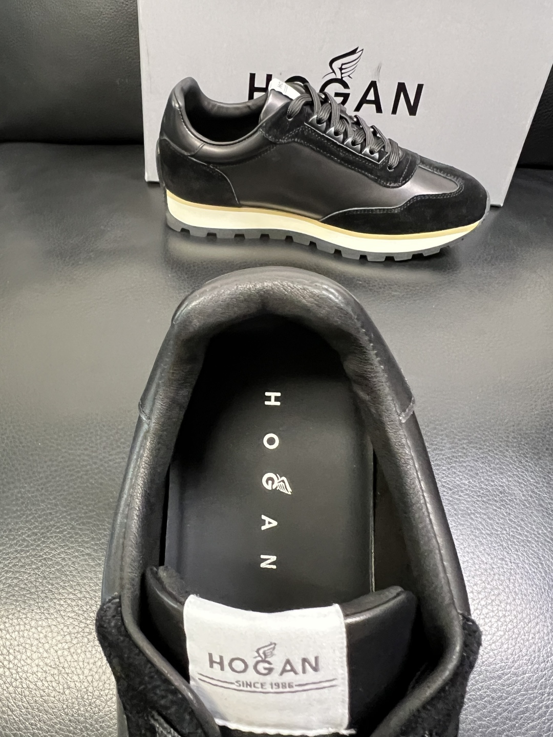 Hogan 高品质 顶级工艺品，霍根 专柜同步，原厂配置意大利进口牛皮面料，进口牛皮内里垫，透气舒适，鞋