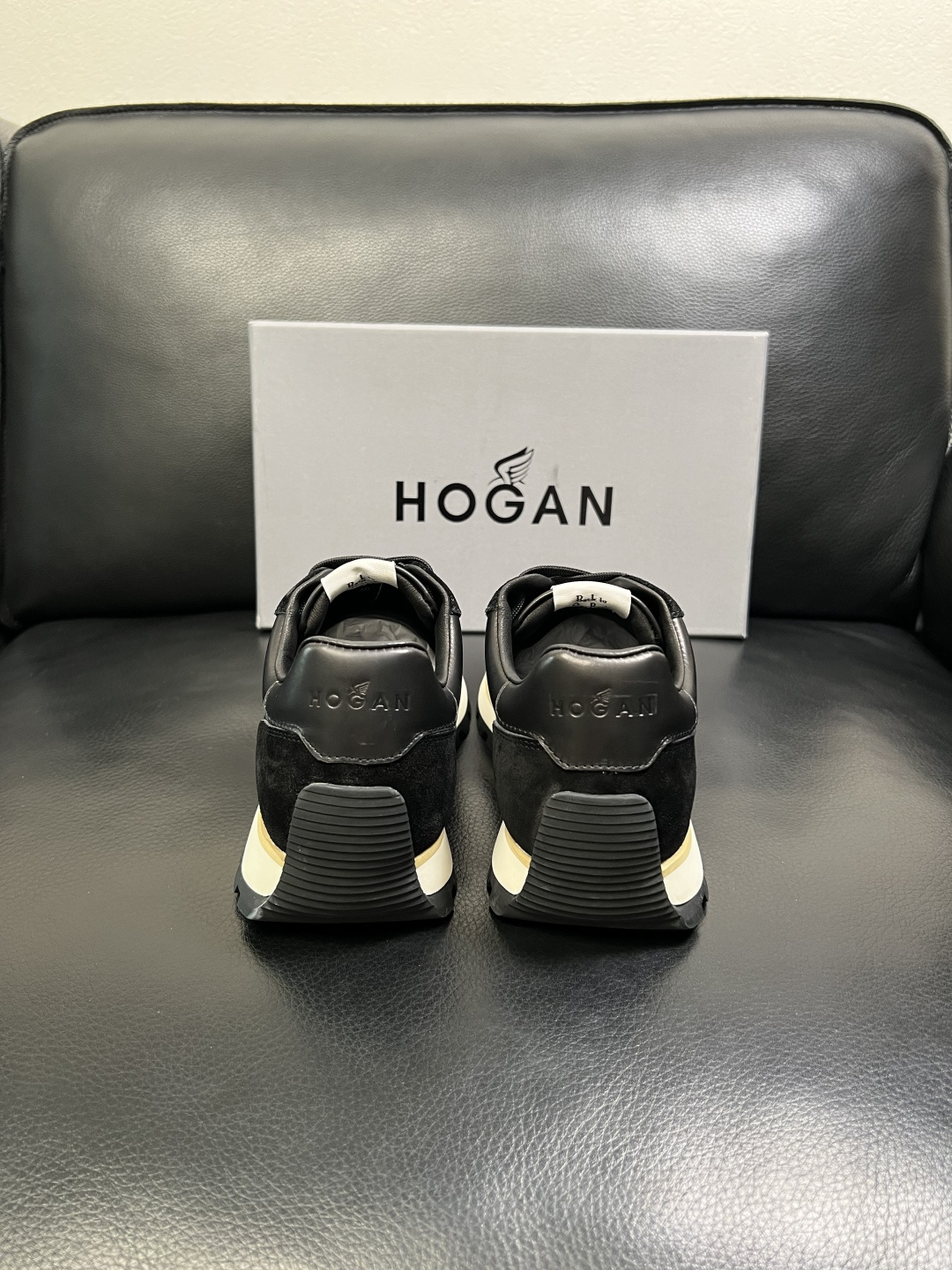 Hogan 高品质 顶级工艺品，霍根 专柜同步，原厂配置意大利进口牛皮面料，进口牛皮内里垫，透气舒适，鞋