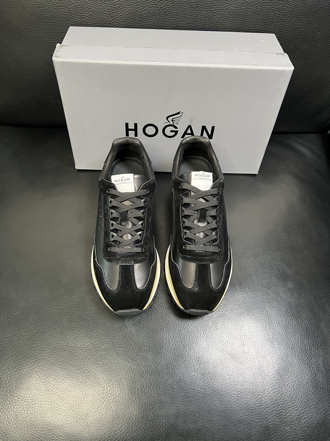 Hogan 高品质 顶级工艺品，霍根 专柜同步，原厂配置意大利进口牛皮面料，进口牛皮内里垫，透气舒适，鞋