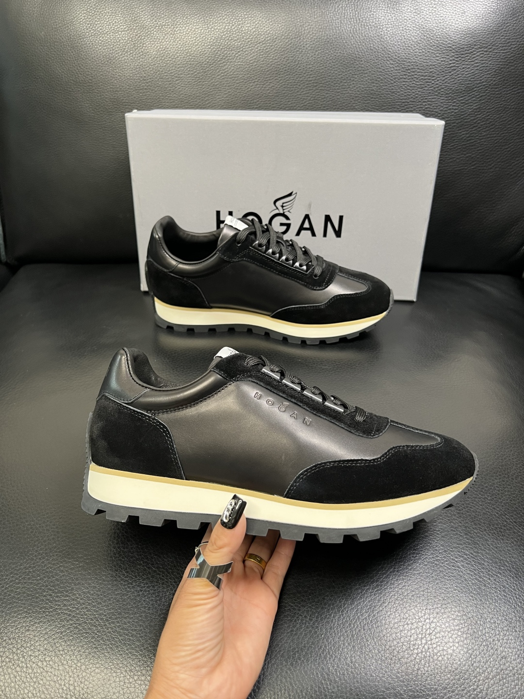 Hogan 高品质 顶级工艺品，霍根 专柜同步，原厂配置意大利进口牛皮面料，进口牛皮内里垫，透气舒适，鞋