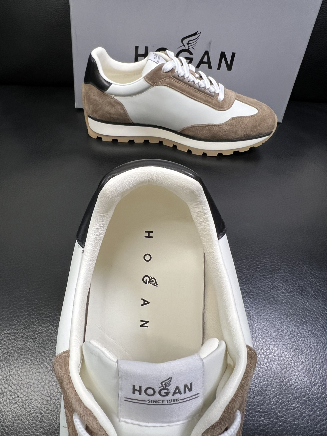 Hogan 高品质 顶级工艺品，霍根 专柜同步，原厂配置意大利进口牛皮面料，进口牛皮内里垫，透气舒适，鞋