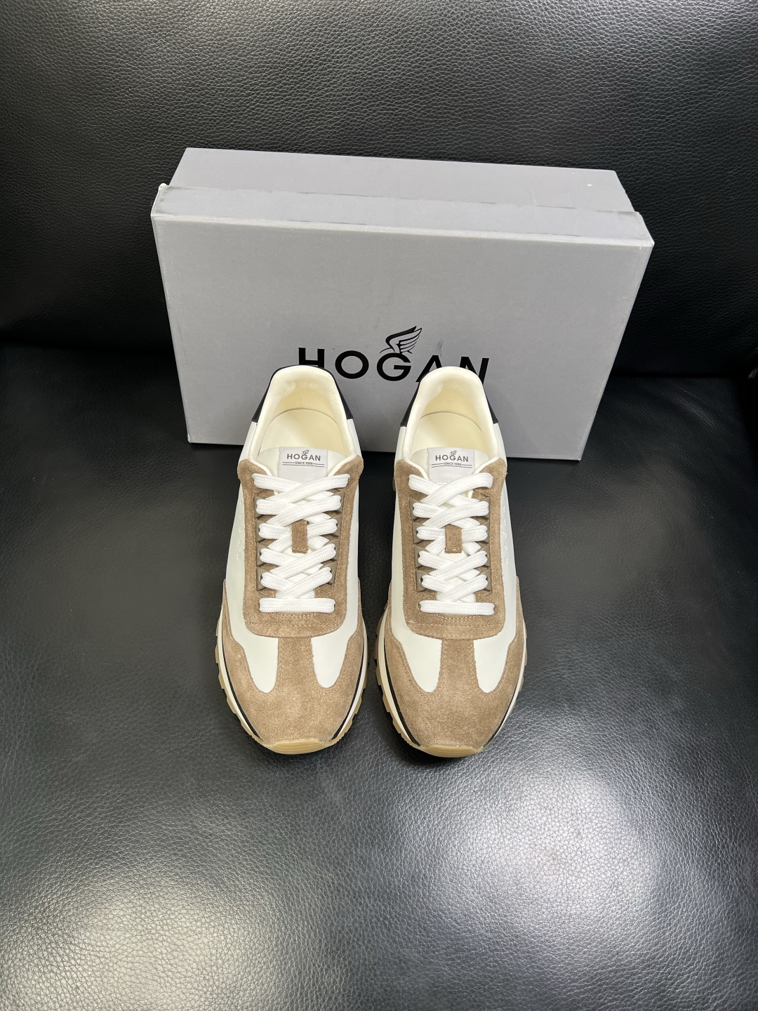 Hogan 高品质 顶级工艺品，霍根 专柜同步，原厂配置意大利进口牛皮面料，进口牛皮内里垫，透气舒适，鞋