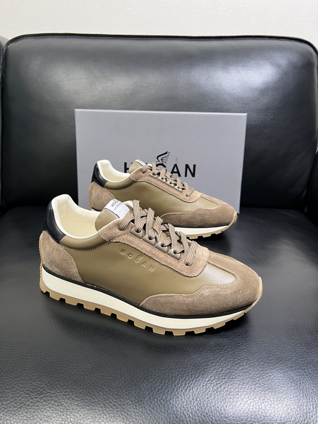 NO:605070,Hogan high-quality top handicrafts, Hogan counters are synchronized, the original factory is equipped with imported cowhide fabrics from Italy, imported cowhide inner pads, breathable and comfortable, the soles are specially provided by the original factory, the original factory follows the order, high quality, welcome to compare, code number 38-44 (customized 45 46),,hogan,cowhide19860909Hogan 高品质 顶级工艺品,霍根 专柜同步,原厂配置意大利进口牛皮面料,进口牛皮内里垫,透气舒适,鞋底原厂特供原版底,原厂跟单货 高品质 欢迎对比,码数 38-44（订做 45 46）,,hogan,cowhide,Men's shoes