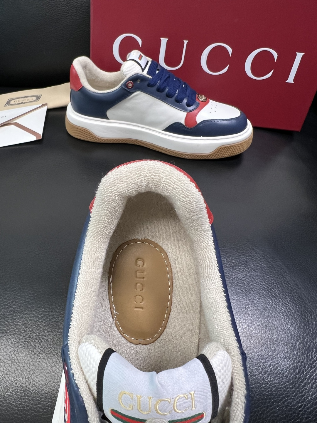 Gucci 高品质 顶级工艺品 古奇 专柜新款原厂配置，意大利进口牛皮面料，进口牛皮内里垫，透气舒适，鞋