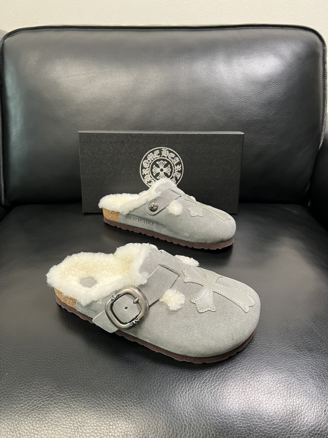 NO:605074,chromeherts high-quality top crafts Chromeherts counter new original factory configuration, Italian imported cowhide fabric, imported lambswool lining, breathable and comfortable, original soles are super comfortable, original factory and single goods, welcome to compare, code number 39-44 (customized 38 45 46), chrome hearts, chrome hearts, cowhide19860909chromeherts 高品质 顶级工艺品 克罗心 专柜新款原厂配置,意大利进口牛皮面料,进口羔羊毛里垫,透气舒适,鞋底原厂特供原版底超级舒适,原厂跟单货,欢迎对比,码数 39-44（订做 38 45 46）,,chrome hearts,chrome hearts,cowhide,Men's shoes