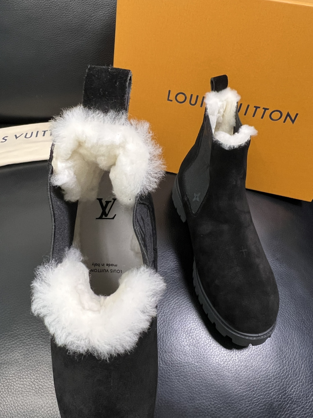 Lv 顶级代购 路易威登，高帮靴子专柜同步，鞋面意大利进口，高品质拼接缤纷色彩复杂工艺品，进口羔羊毛牛里