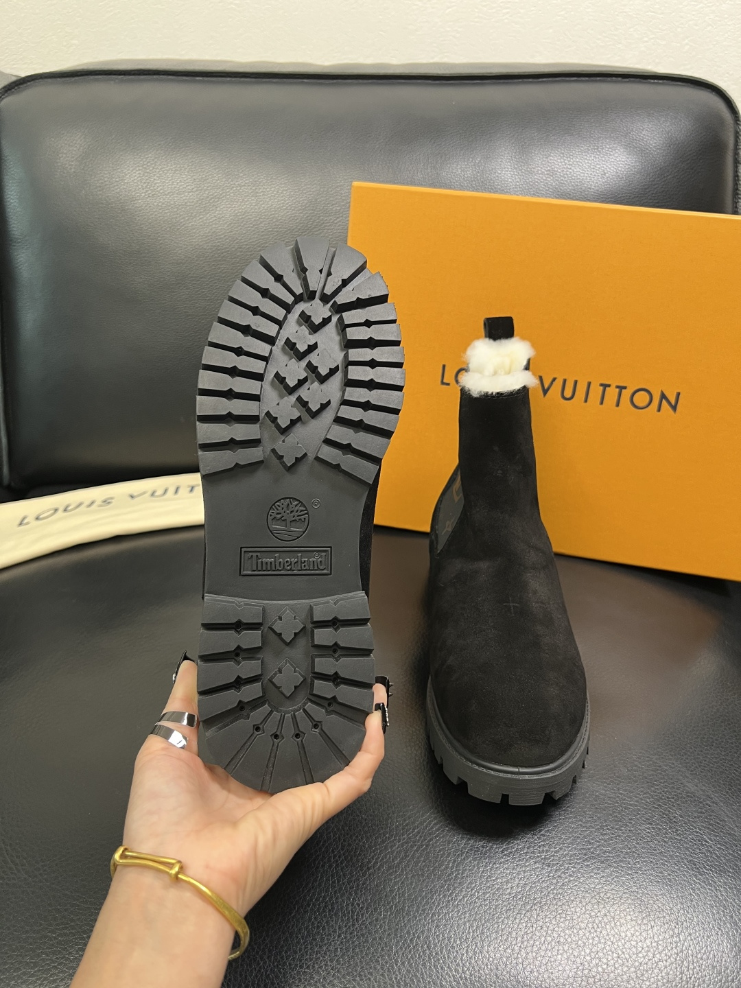 Lv 顶级代购 路易威登，高帮靴子专柜同步，鞋面意大利进口，高品质拼接缤纷色彩复杂工艺品，进口羔羊毛牛里