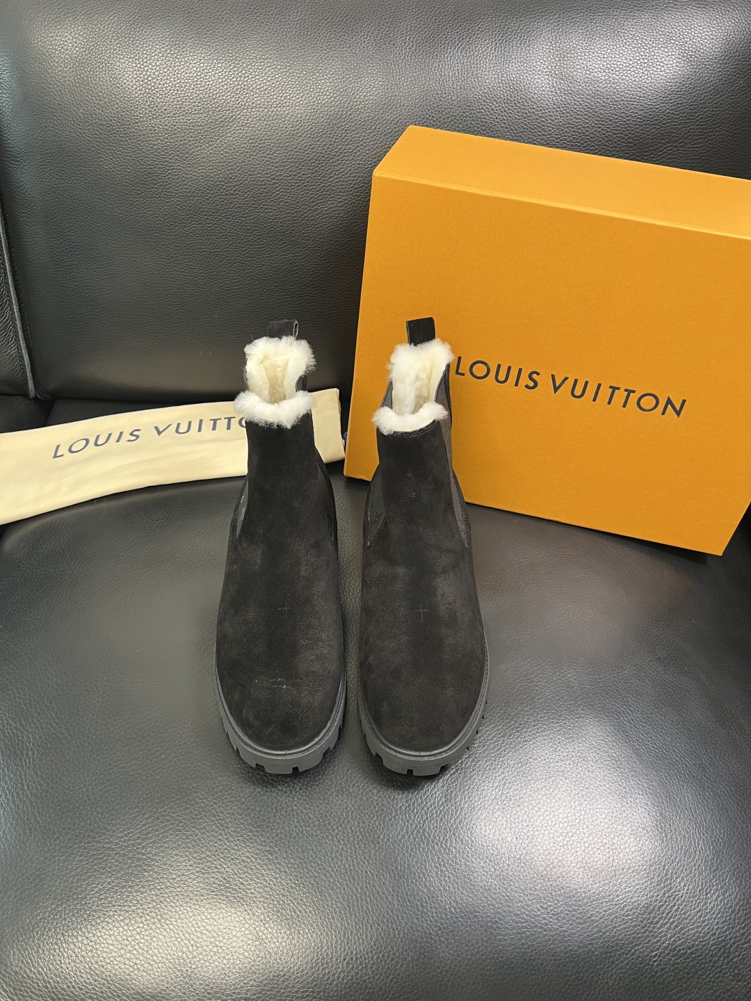 Lv 顶级代购 路易威登，高帮靴子专柜同步，鞋面意大利进口，高品质拼接缤纷色彩复杂工艺品，进口羔羊毛牛里