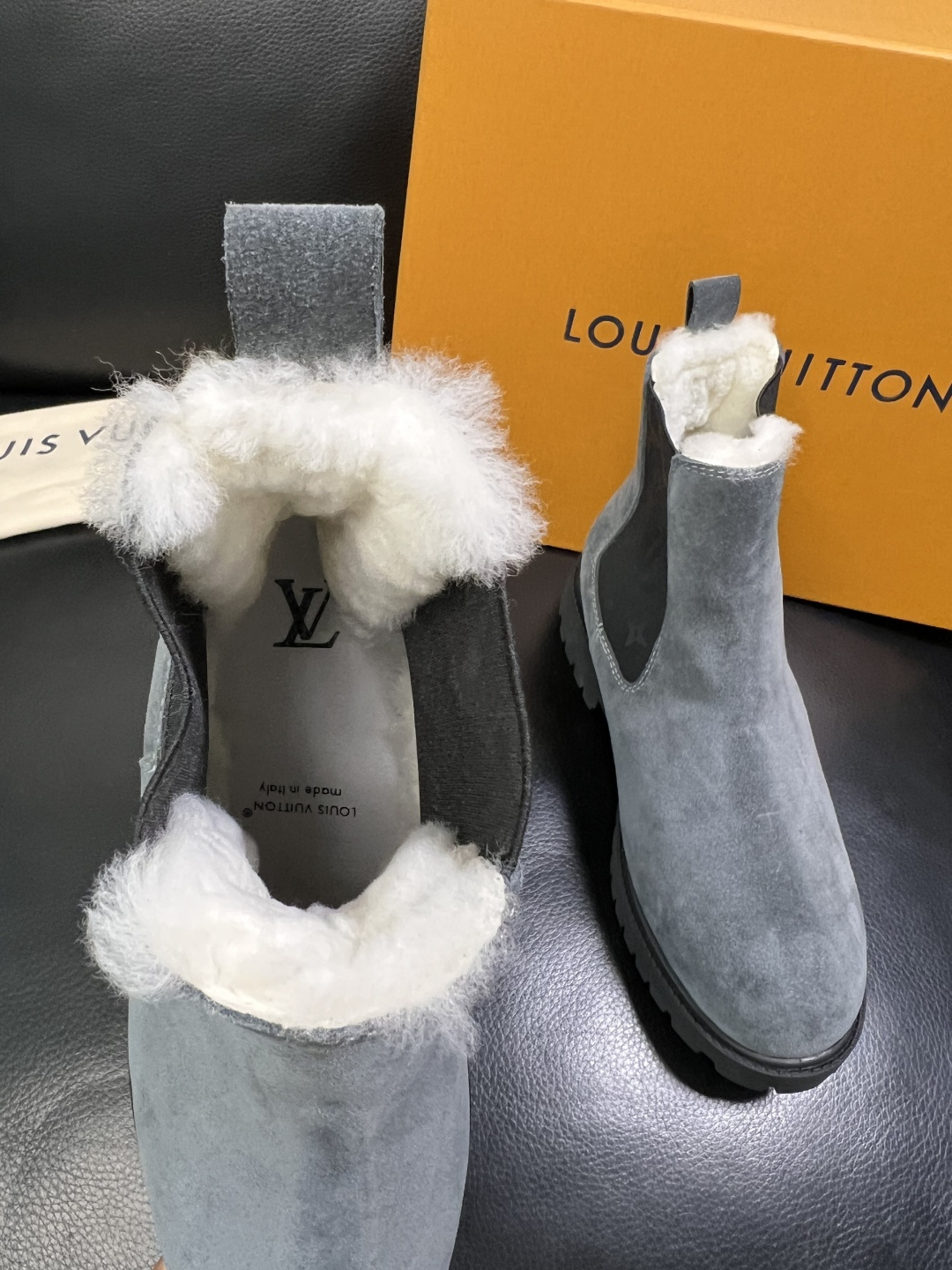 Lv 顶级代购 路易威登，高帮靴子专柜同步，鞋面意大利进口，高品质拼接缤纷色彩复杂工艺品，进口羔羊毛牛里