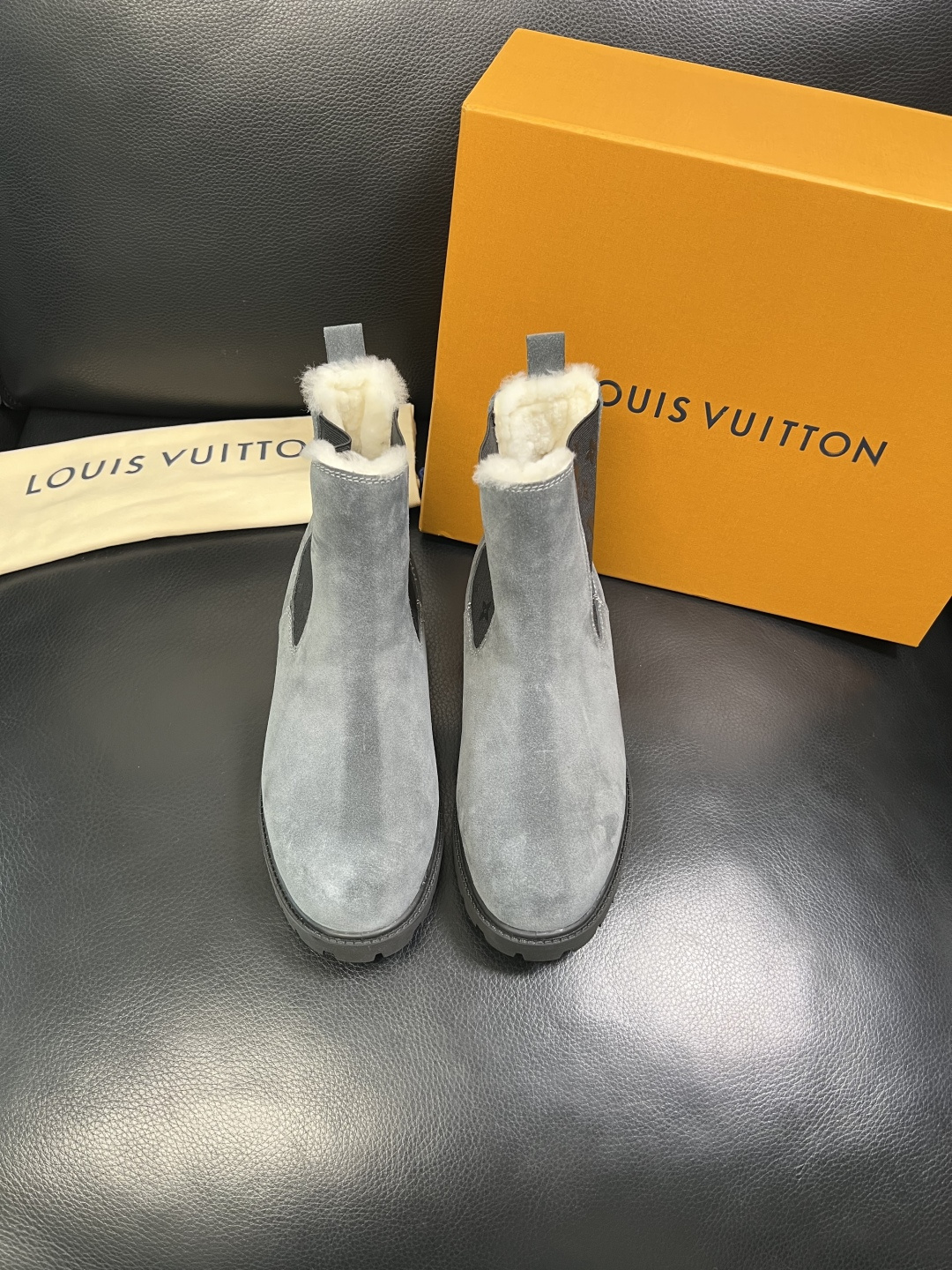 Lv 顶级代购 路易威登，高帮靴子专柜同步，鞋面意大利进口，高品质拼接缤纷色彩复杂工艺品，进口羔羊毛牛里