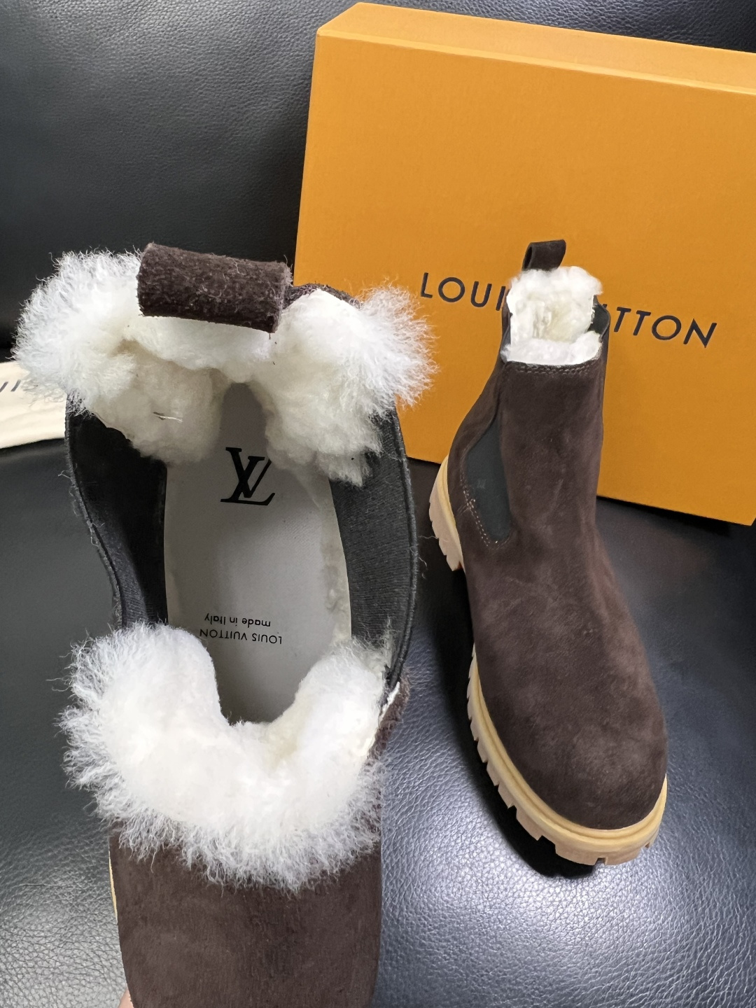 Lv 顶级代购 路易威登，高帮靴子专柜同步，鞋面意大利进口，高品质拼接缤纷色彩复杂工艺品，进口羔羊毛牛里