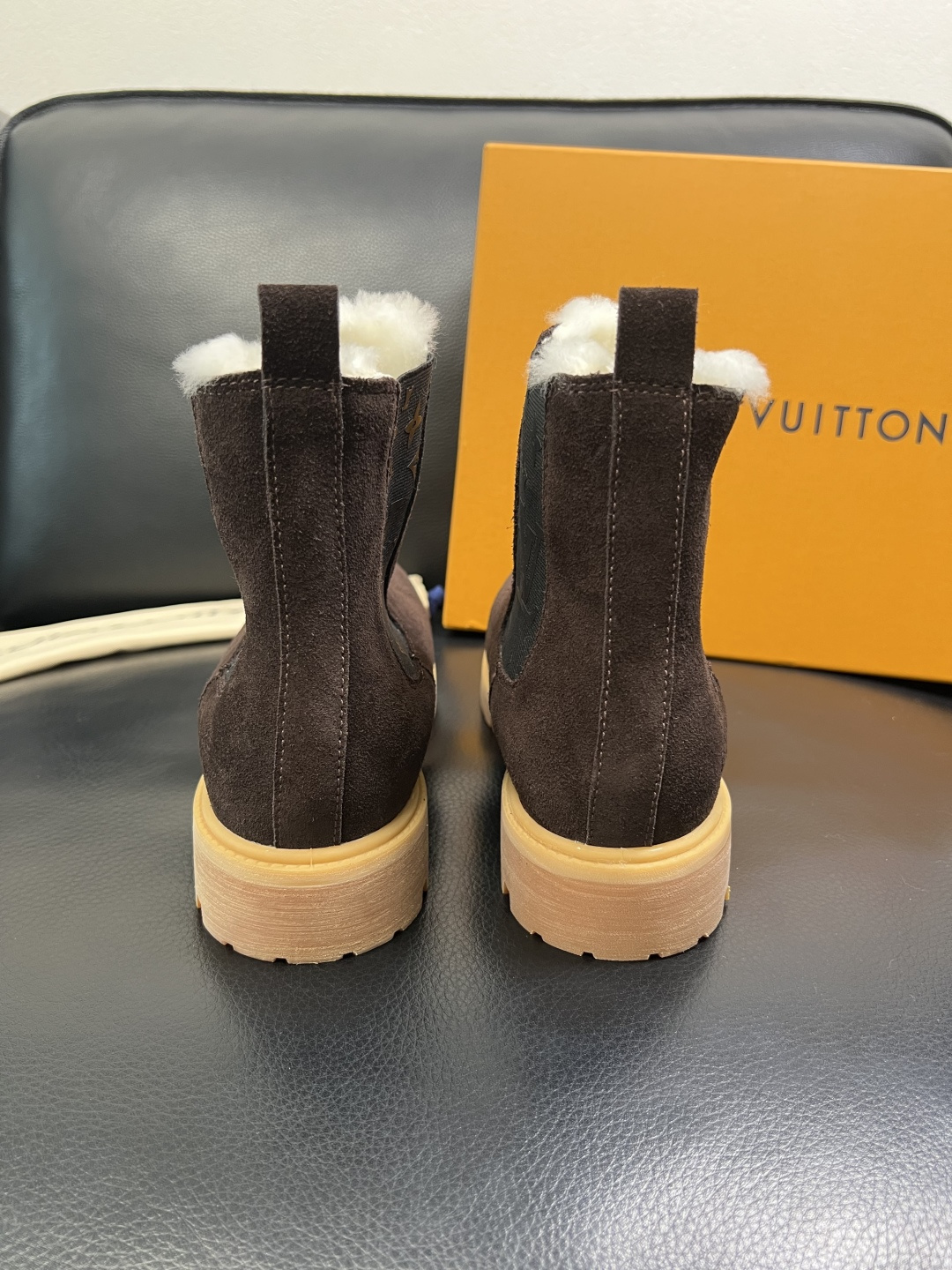 Lv 顶级代购 路易威登，高帮靴子专柜同步，鞋面意大利进口，高品质拼接缤纷色彩复杂工艺品，进口羔羊毛牛里