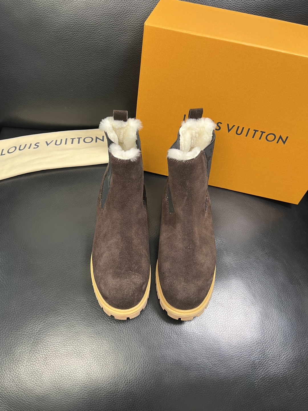 Lv 顶级代购 路易威登，高帮靴子专柜同步，鞋面意大利进口，高品质拼接缤纷色彩复杂工艺品，进口羔羊毛牛里
