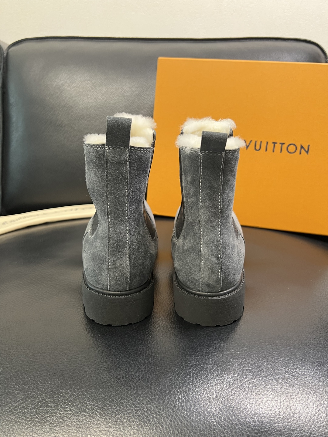 Lv 顶级代购 路易威登，高帮靴子专柜同步，鞋面意大利进口，高品质拼接缤纷色彩复杂工艺品，进口羔羊毛牛里