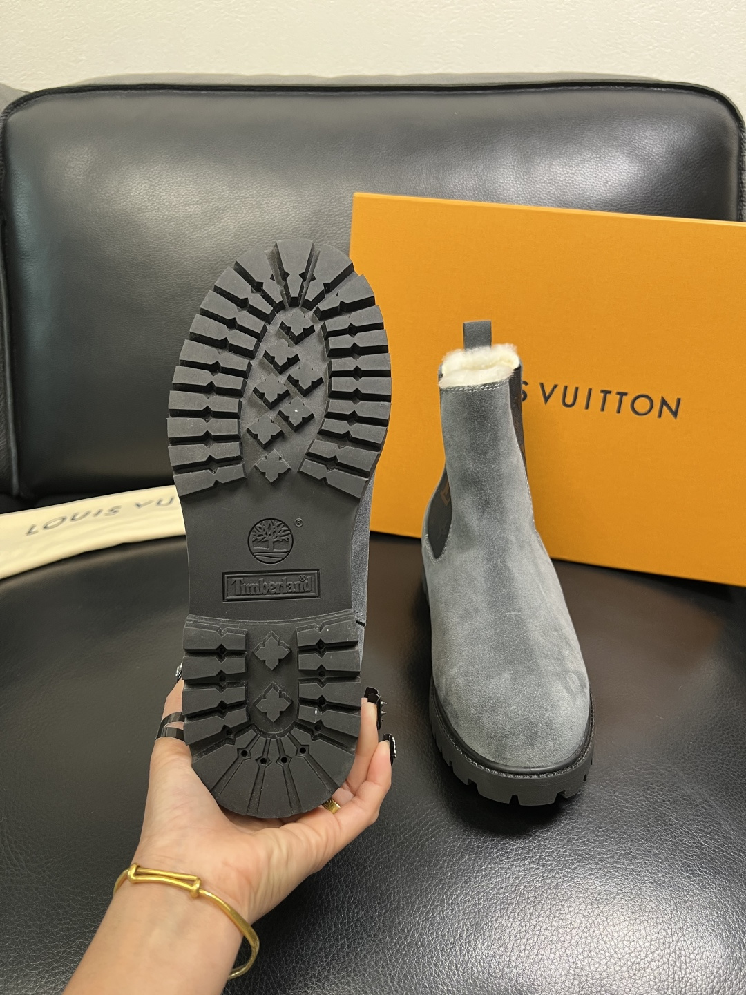 Lv 顶级代购 路易威登，高帮靴子专柜同步，鞋面意大利进口，高品质拼接缤纷色彩复杂工艺品，进口羔羊毛牛里