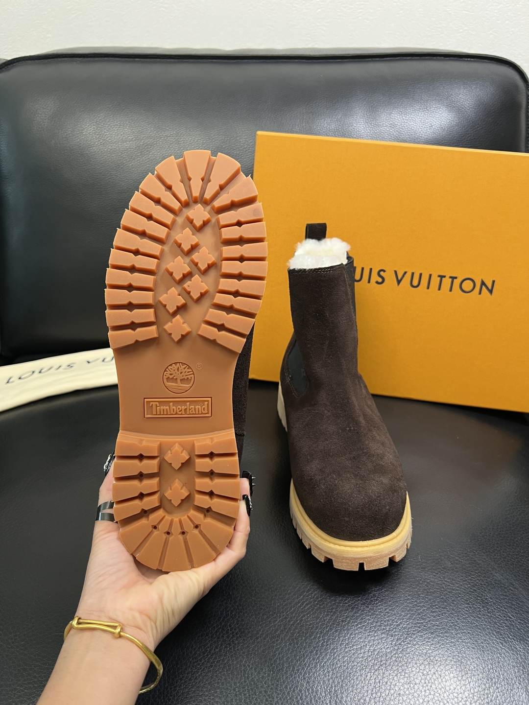 Lv 顶级代购 路易威登，高帮靴子专柜同步，鞋面意大利进口，高品质拼接缤纷色彩复杂工艺品，进口羔羊毛牛里