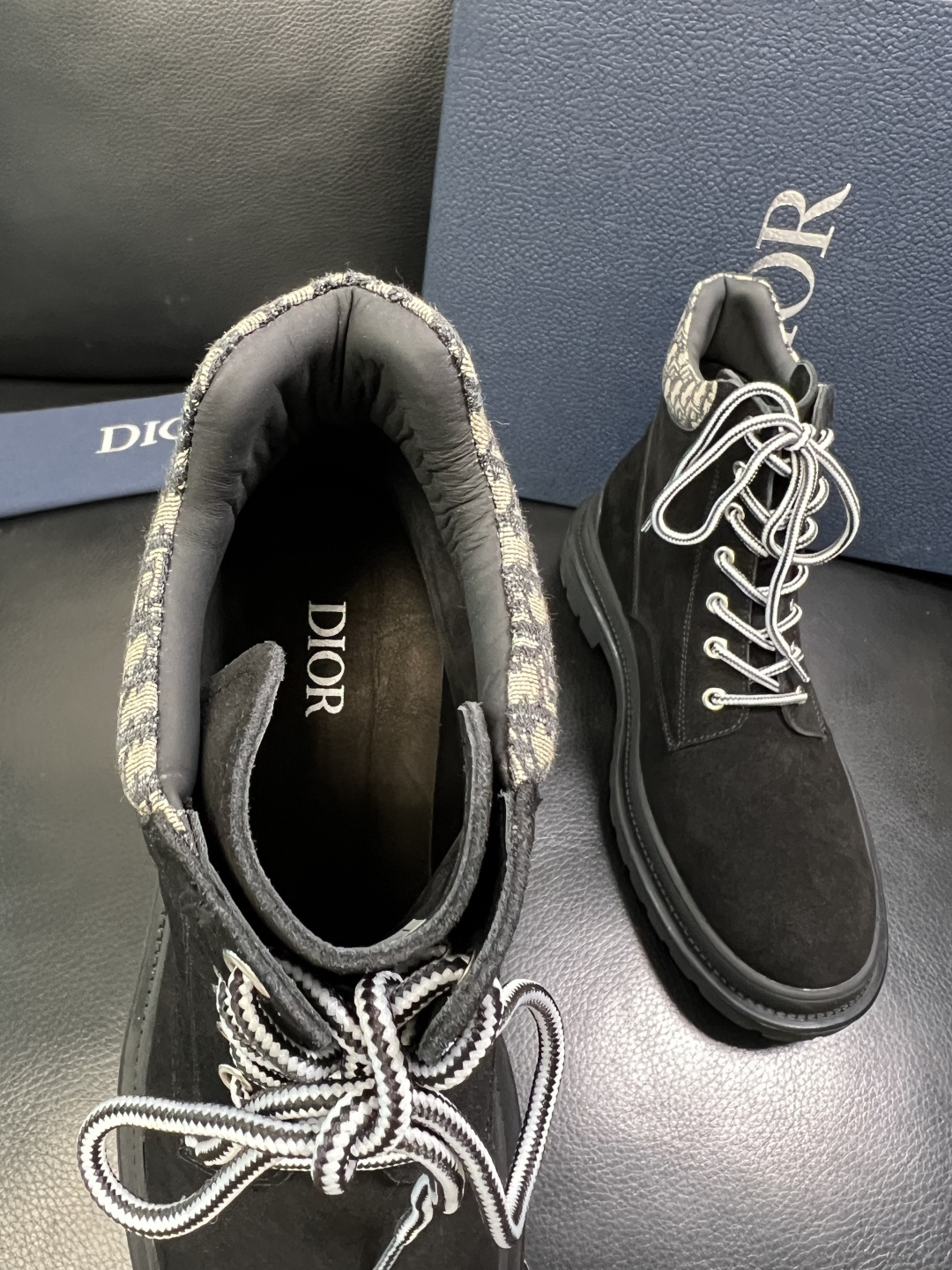 Dior 顶级工艺品 迪奥 高帮靴子专柜同步原厂配置，意大利进口原版牛皮拼布面料，透气舒适进口水染牛里垫