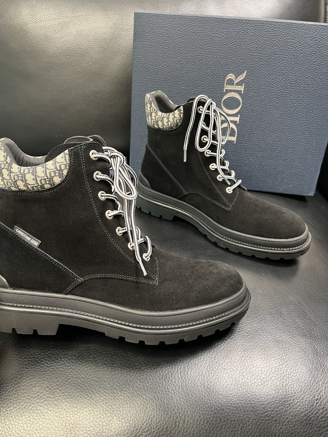 Dior 顶级工艺品 迪奥 高帮靴子专柜同步原厂配置，意大利进口原版牛皮拼布面料，透气舒适进口水染牛里垫