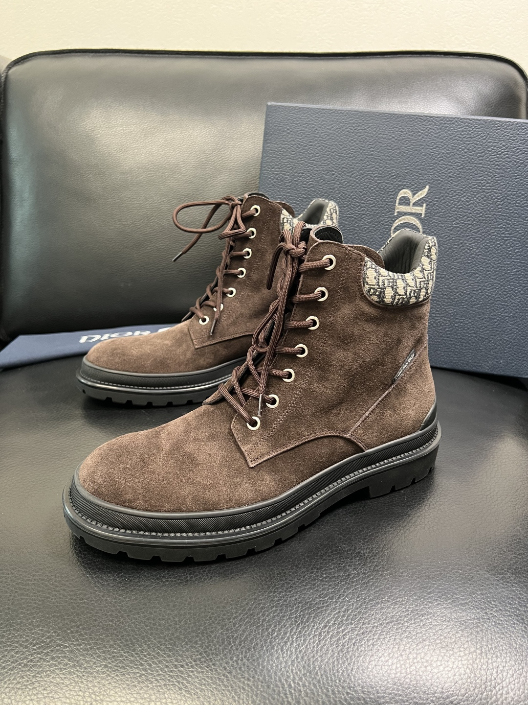 Dior 顶级工艺品 迪奥 高帮靴子专柜同步原厂配置，意大利进口原版牛皮拼布面料，透气舒适进口水染牛里垫