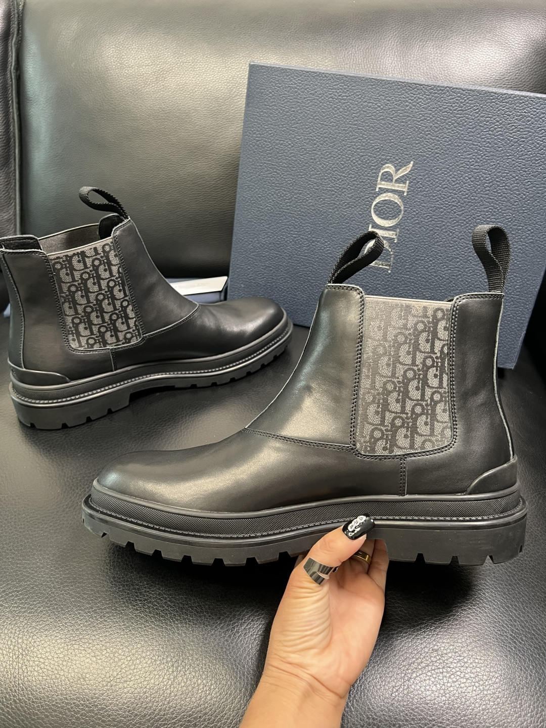 Dior 顶级工艺品 迪奥 高帮靴子专柜同步原厂配置，意大利进口原版牛皮拼布面料，透气舒适进口水染牛里垫