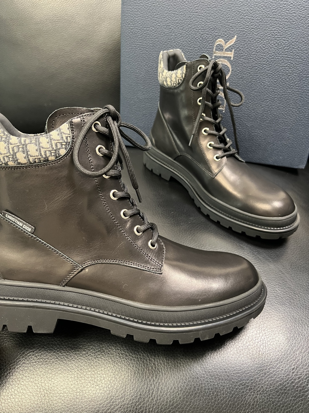 Dior 顶级工艺品 迪奥 高帮靴子专柜同步原厂配置，意大利进口原版牛皮拼布面料，透气舒适进口水染牛里垫