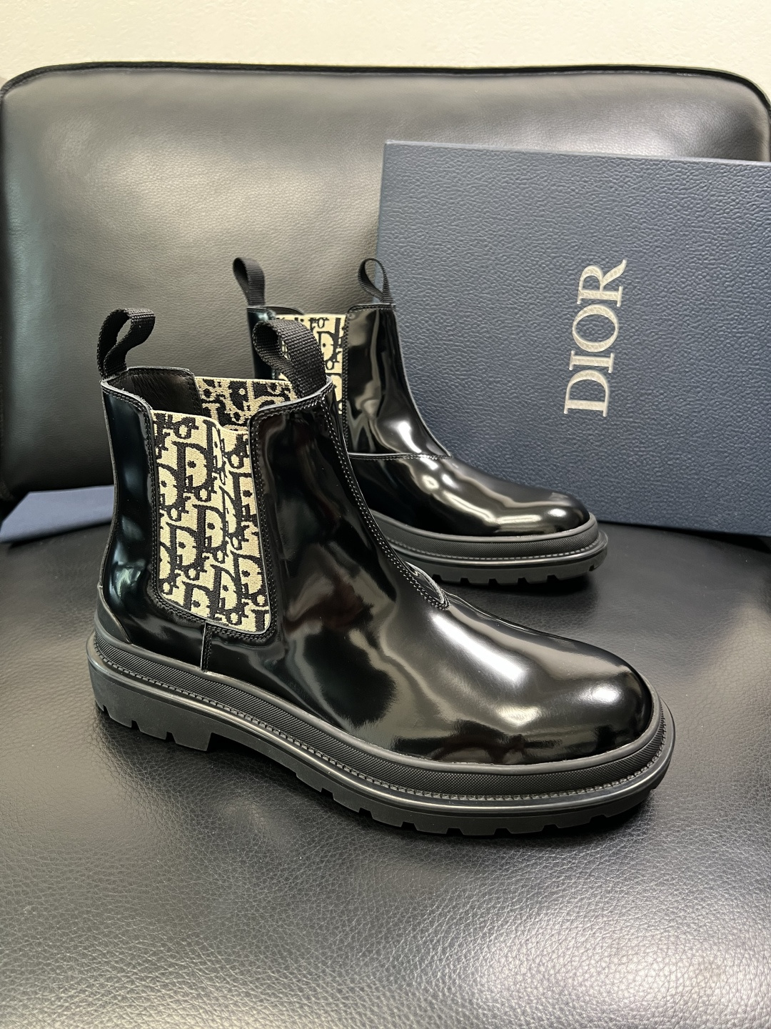 Dior 顶级工艺品 迪奥 高帮靴子专柜同步原厂配置，意大利进口原版牛皮拼布面料，透气舒适进口水染牛里垫