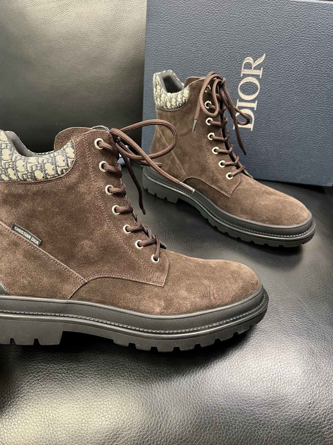 Dior 顶级工艺品 迪奥 高帮靴子专柜同步原厂配置，意大利进口原版牛皮拼布面料，透气舒适进口水染牛里垫