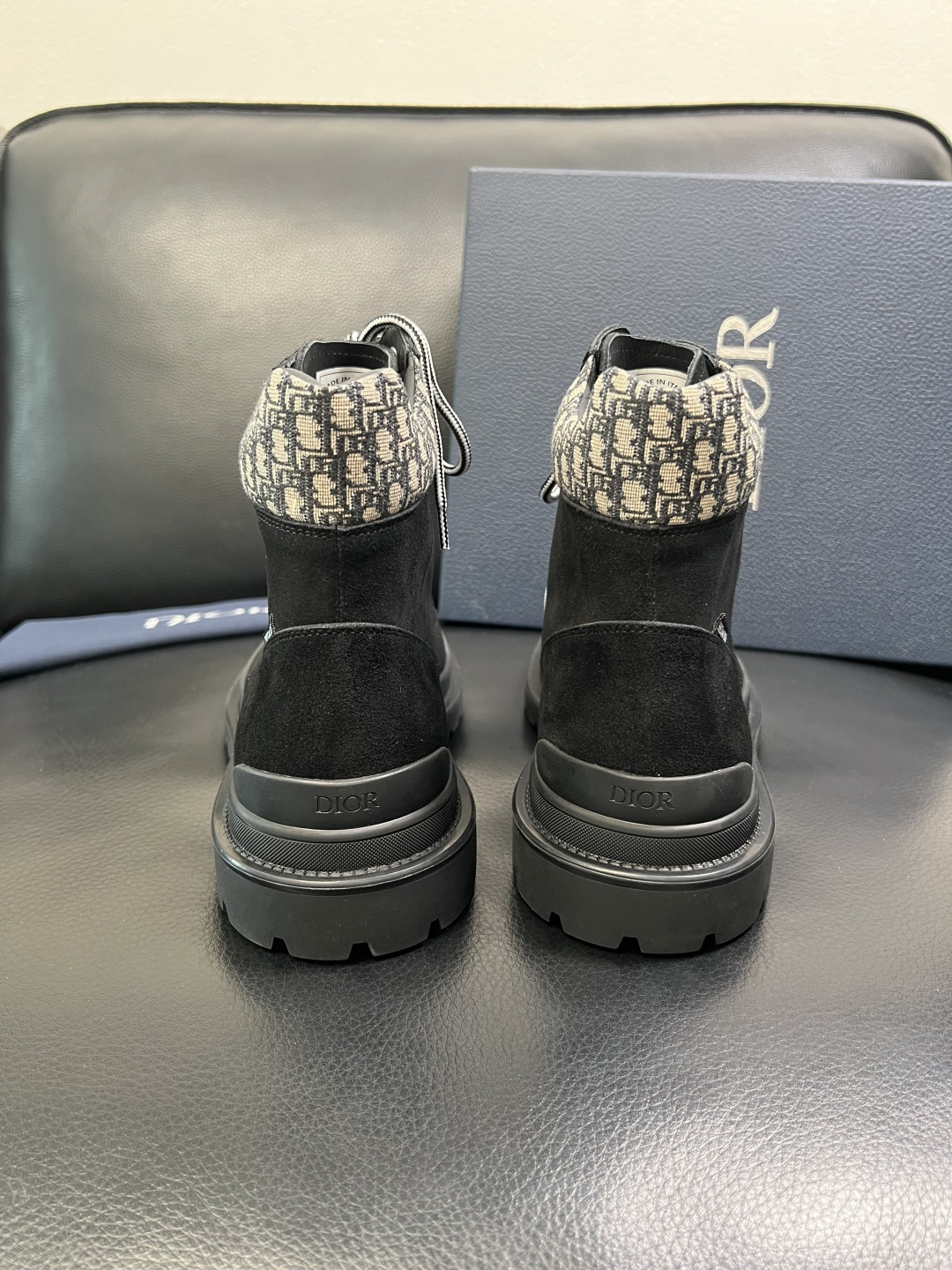 Dior 顶级工艺品 迪奥 高帮靴子专柜同步原厂配置，意大利进口原版牛皮拼布面料，透气舒适进口水染牛里垫