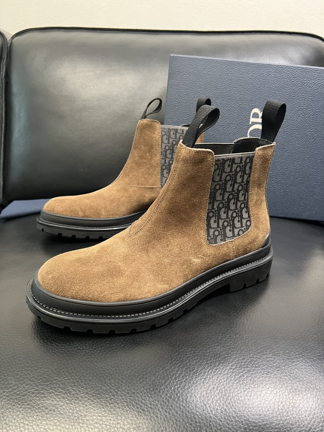 Dior 顶级工艺品 迪奥 高帮靴子专柜同步原厂配置，意大利进口原版牛皮拼布面料，透气舒适进口水染牛里垫