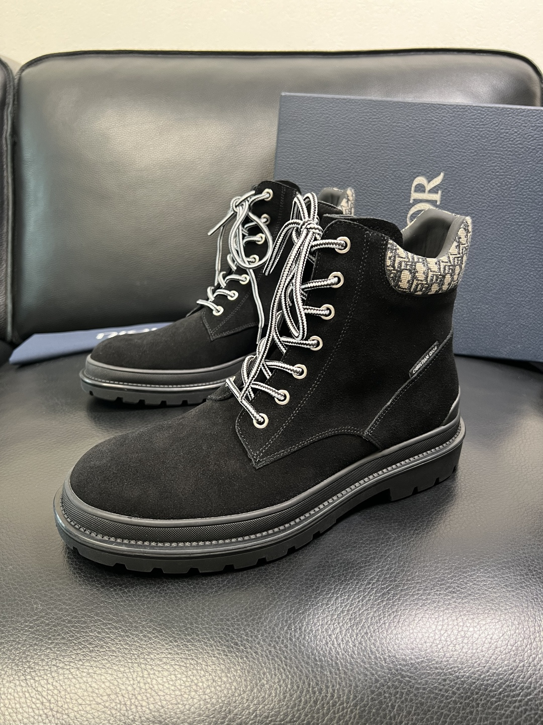 Dior 顶级工艺品 迪奥 高帮靴子专柜同步原厂配置，意大利进口原版牛皮拼布面料，透气舒适进口水染牛里垫