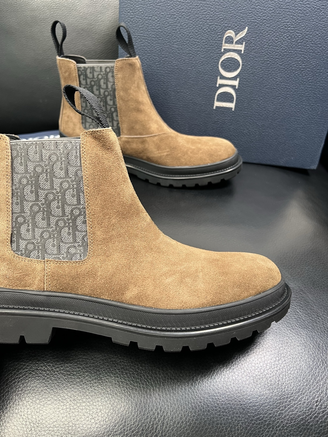 Dior 顶级工艺品 迪奥 高帮靴子专柜同步原厂配置，意大利进口原版牛皮拼布面料，透气舒适进口水染牛里垫