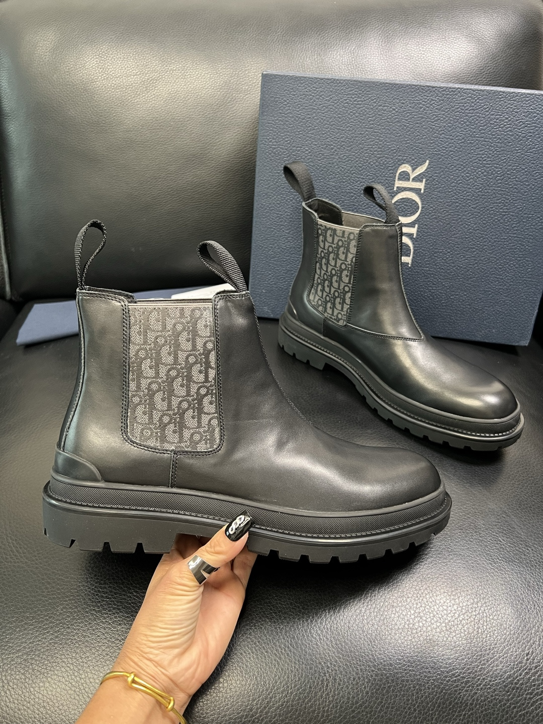 Dior 顶级工艺品 迪奥 高帮靴子专柜同步原厂配置，意大利进口原版牛皮拼布面料，透气舒适进口水染牛里垫