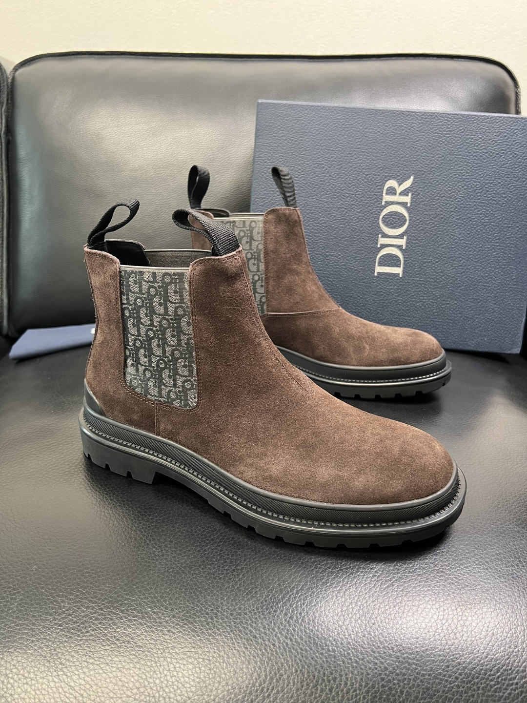 Dior 顶级工艺品 迪奥 高帮靴子专柜同步原厂配置，意大利进口原版牛皮拼布面料，透气舒适进口水染牛里垫